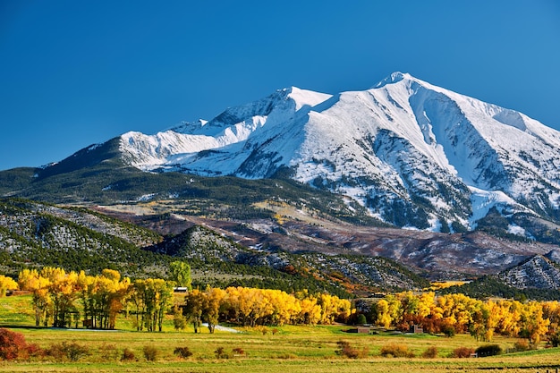 Paysage d'automne du mont Sopris au Colorado