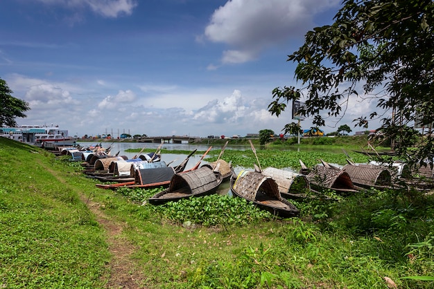 Paysage avec bateau au Bangladesh