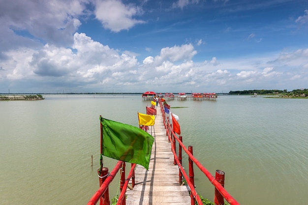 Paysage avec bateau au Bangladesh