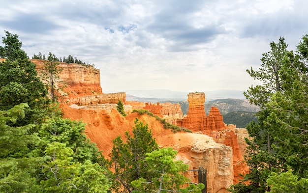 Paysage de Bryce Canyon depuis le sommet de la montagne