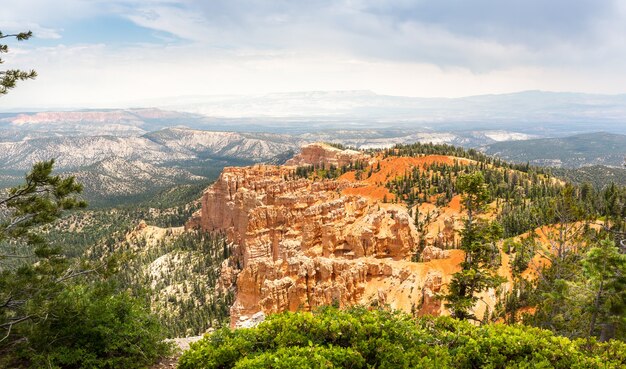 Paysage de Bryce Canyon depuis le sommet de la montagne