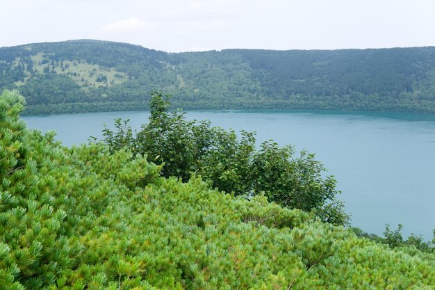 Paysage de la caldeira du volcan Golovnin sur l'île de Kunashir