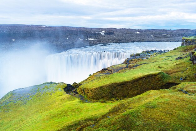 Paysage avec cascade Dettifoss Islande