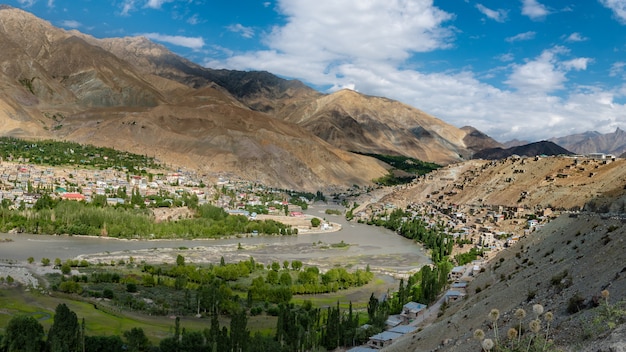 paysage sur le chemin de la route de Zanskar à Himalaya Range
