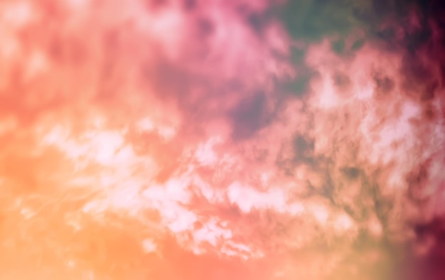 Paysage de ciel avec des nuages dans des couleurs multil de pâte