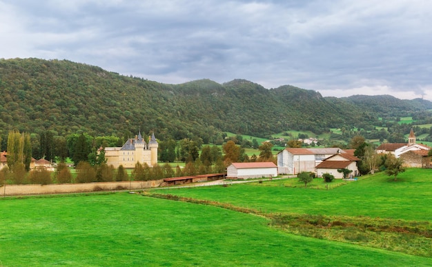 Paysage de la commune de Cornod sur fond de montagnes France