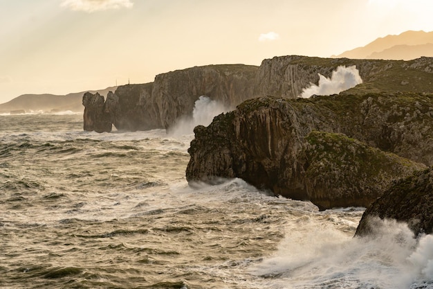 Paysage de la côte asturienne cabo de san antonio