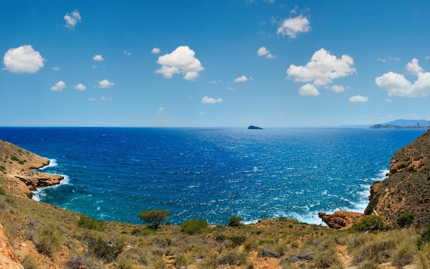 Paysage de la côte de la mer d'été Espagne