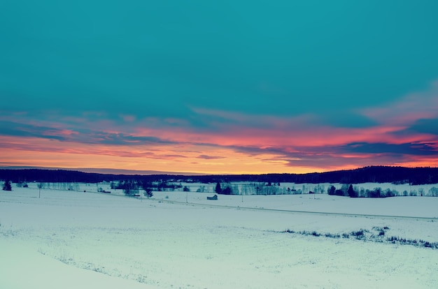 Paysage de coucher de soleil d'hiver