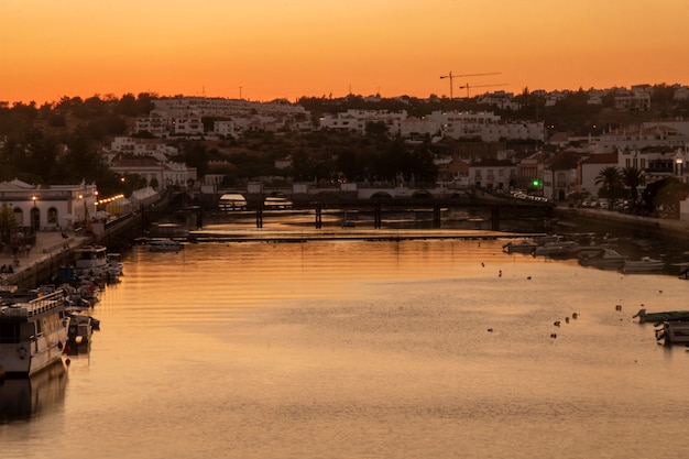 Paysage coucher de soleil de la ville de Tavira