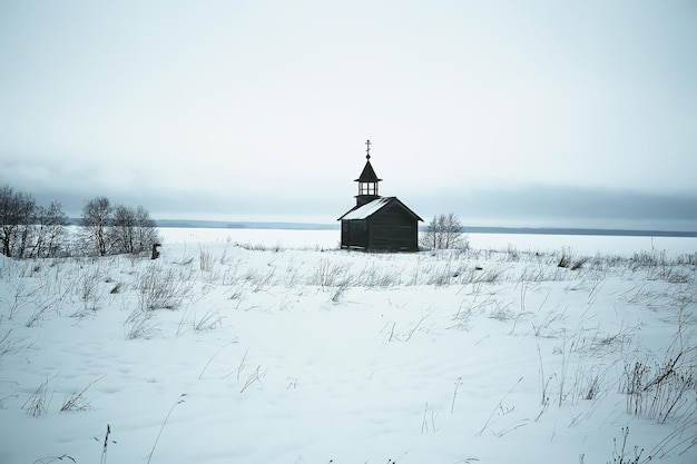 paysage dans l'église russe de kizhi vue d'hiver / chutes de neige de la saison d'hiver dans le paysage avec l'architecture de l'église