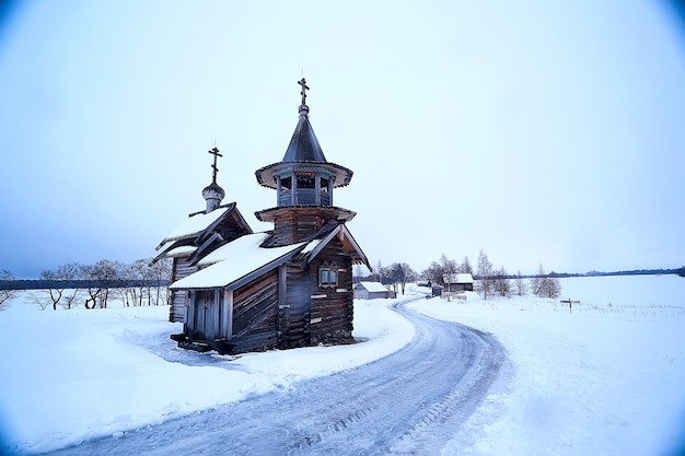 paysage dans l'église russe de kizhi vue d'hiver / saison d'hiver chutes de neige dans le paysage avec l'architecture de l'église