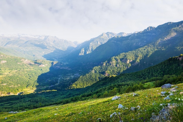 Photo paysage dans les montagnes des pyrénées