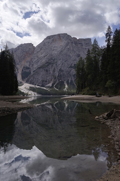 Paysage de dolomites, italie lac di braies .