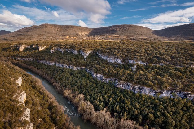 Paysage du canyon de la rivière Ebro au coucher du soleil à Burgos, Castilla y Leon, Espagne.