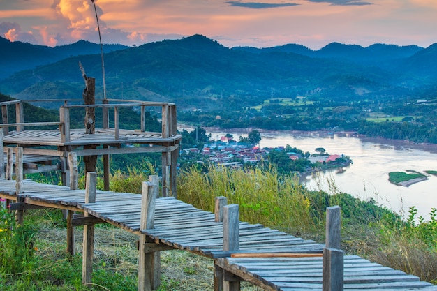 Paysage du fleuve Mékong à la frontière de la Thaïlande et.