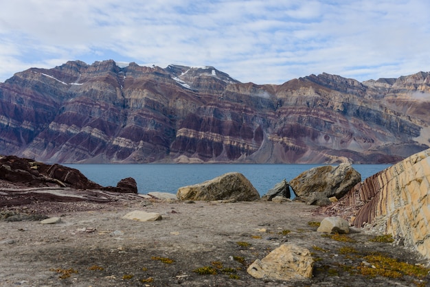 Paysage du Groenland avec de belles montagnes colorées