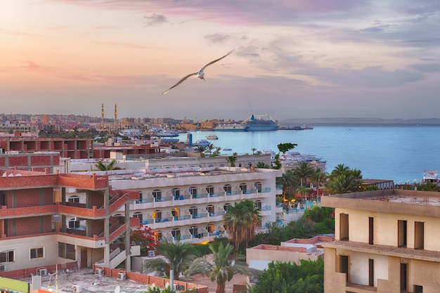 Paysage du port d'Hurghada, vue sur la mer Rouge, Egypte.