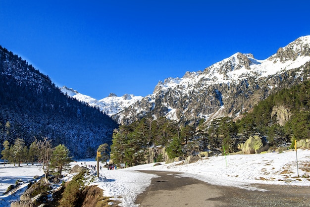 Paysage enneigé dans les Pyrénées françaises