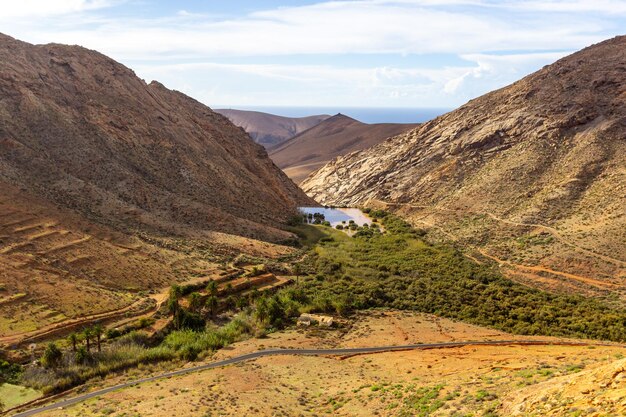 Photo le paysage entre betancuria et pajara sur fuerteventura en espagne