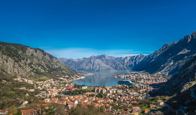 Paysage époustouflant de la baie de Kotor