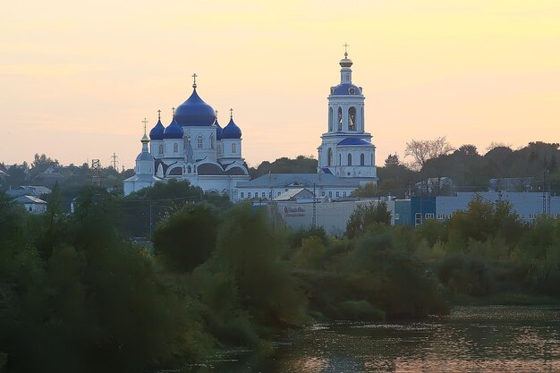 paysage d'été d'église orthodoxe / paysage d'été, architecture de religion de foi de la Russie