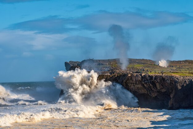 Paysage et falaises accidentées de la côte asturienne