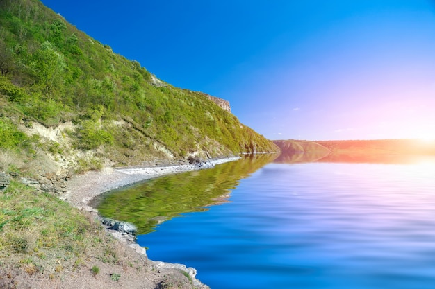 Paysage fluvial dans le parc Bakota