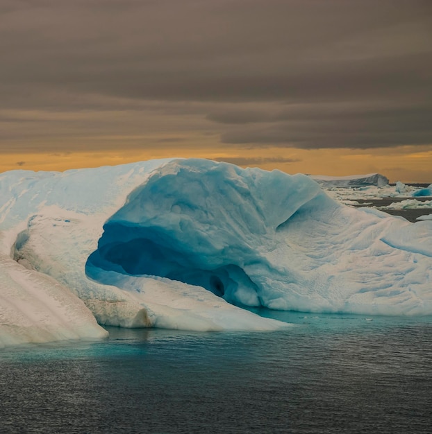 Paysage gelé sauvage Antarctique Péninsule Antarctique