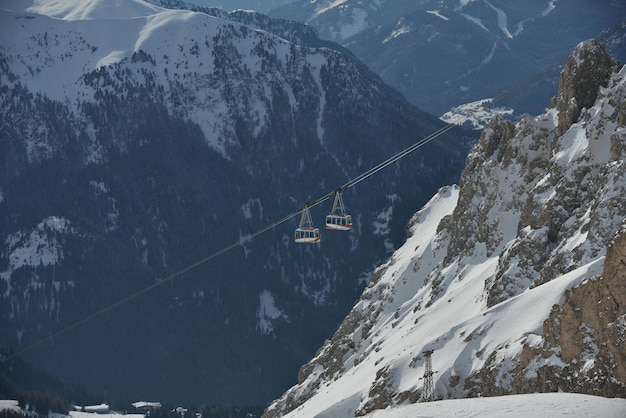 paysage d'hiver avec cabine de télésiège