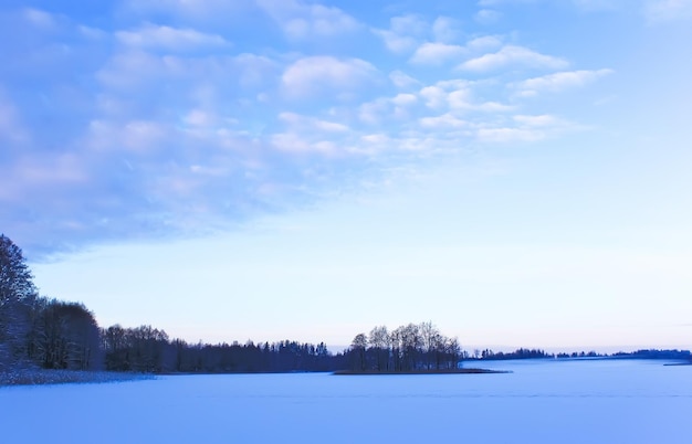 Paysage d'hiver dans la campagne Lettonie Europe de l'Est