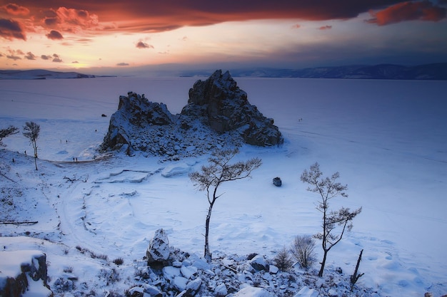 paysage d'hiver nature lac baïkal shamanka rock île d'olkhon