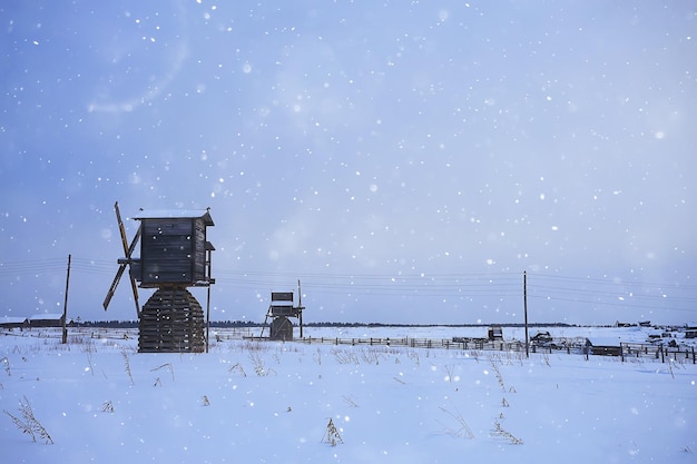 paysage d'hiver russe village nord maison en bois