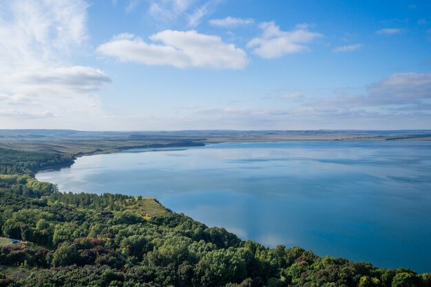 Paysage incroyable du lac russe