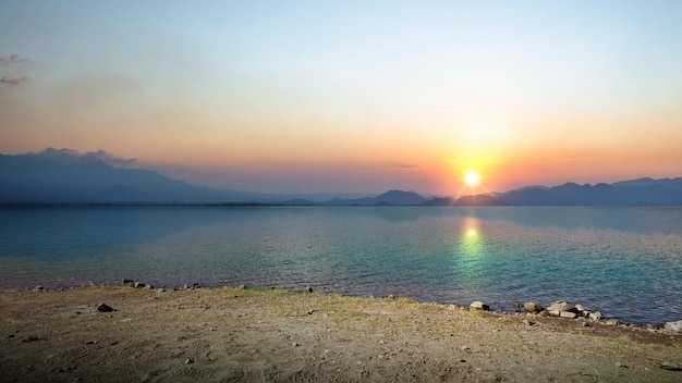 Le paysage d'un lac