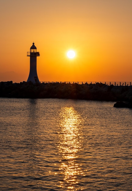 Paysage de lever de soleil au port de sacheon en corée du sud de gangneung