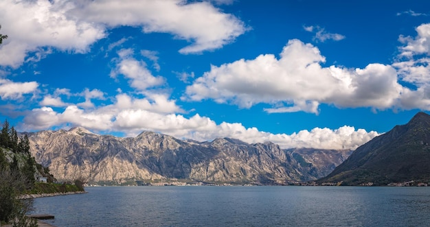 Paysage magnifique de la baie de Kotor