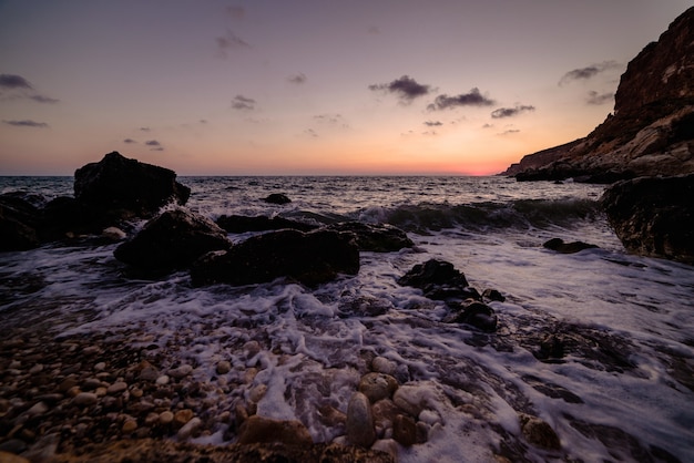 Paysage magnifique sur la mer et le littoral