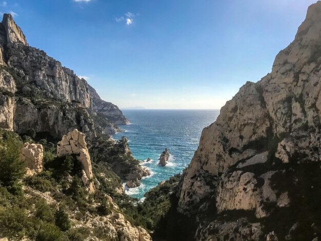 Paysage marin et montagnes des calanques, calanques de marseille, france