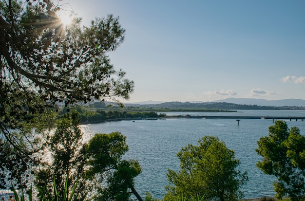 Paysage marin panoramique d'été