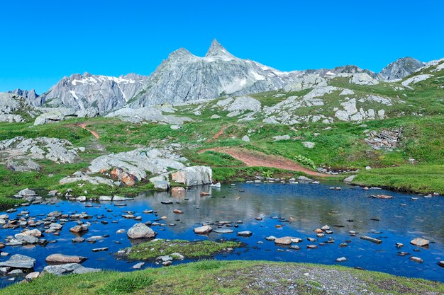 Paysage de montagne alpine italienne en été