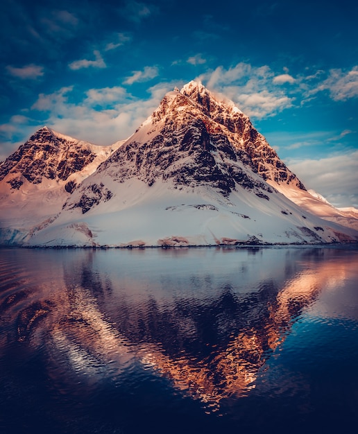 Paysage de montagne en Antarctique