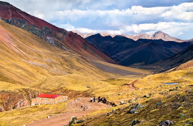 Paysage à la montagne arc-en-ciel de vinicunca au pérou