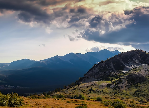 paysage de montagne avec un ciel spectaculaire