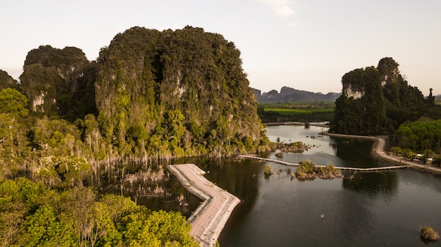 Paysage de montagne dans la province de Krabi en Thaïlande