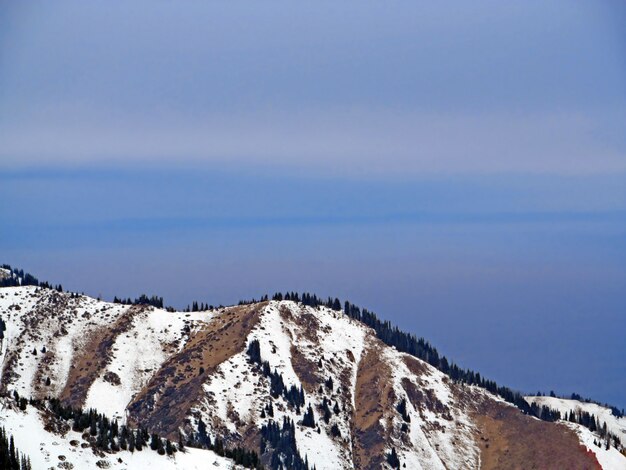 Paysage de montagne d&#39;hiver