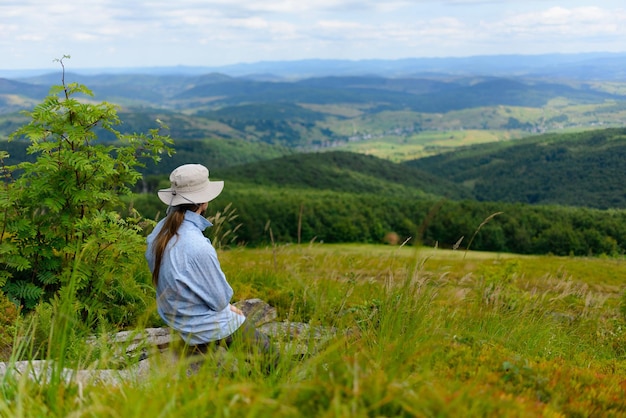 Un paysage de montagne qui ravit les yeux et fascine par sa beauté