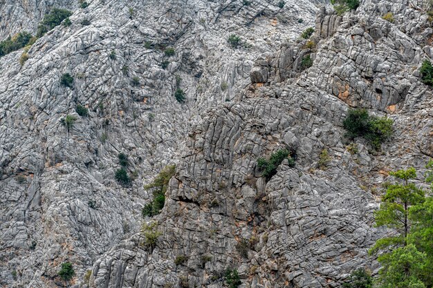 Paysage de montagne, roches calcaires stratifiées de la chaîne du Taurus