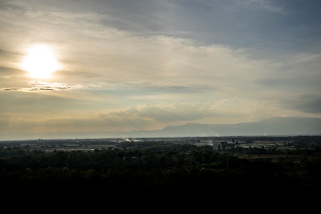 Paysage de montagne et skyline