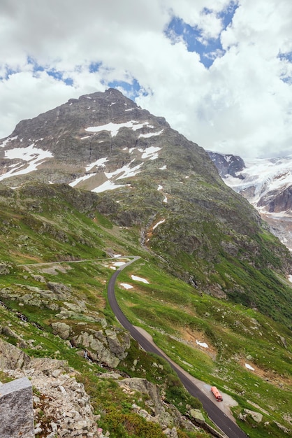 Paysage de montagne de Sustenpass dans les alpes suisses